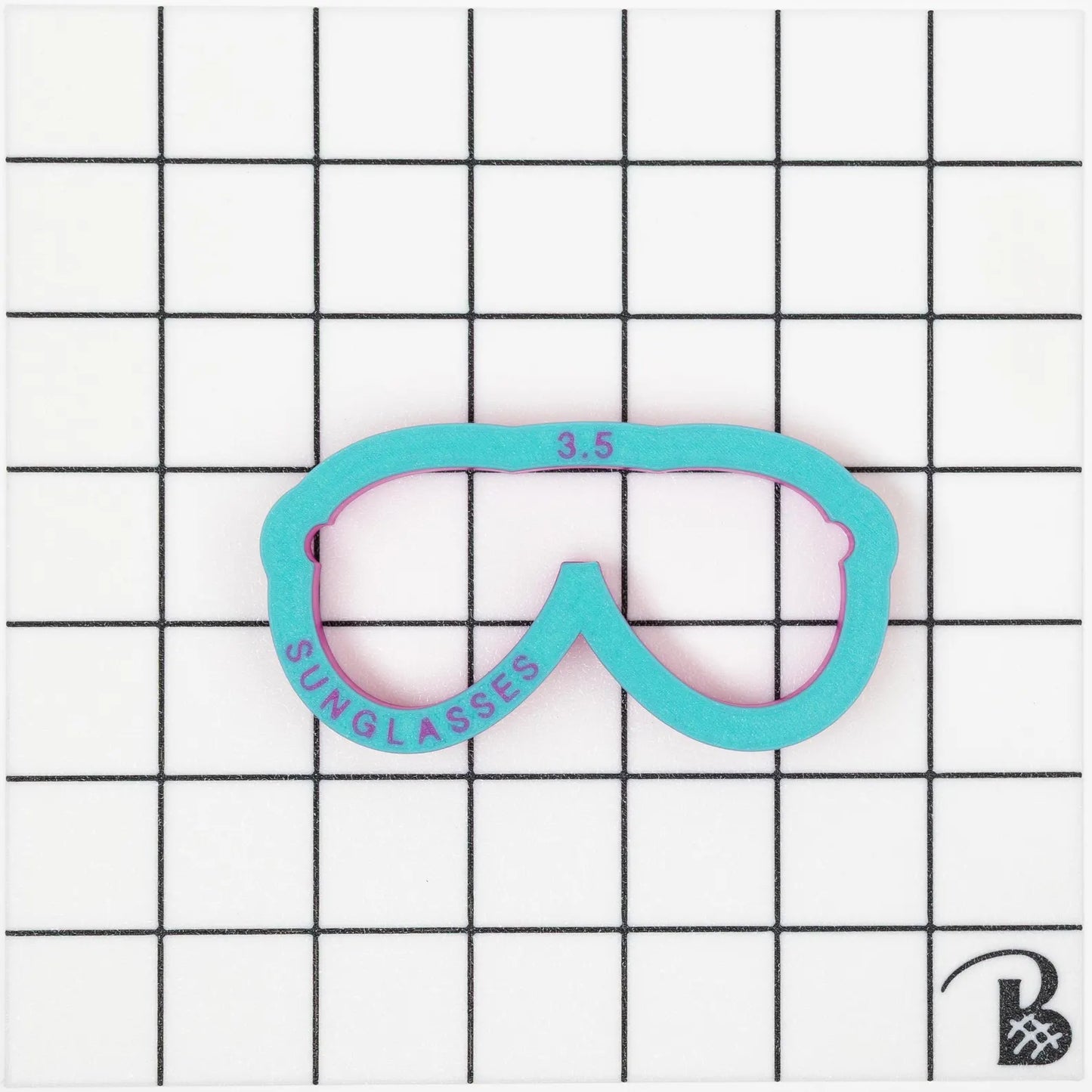 Aviator Sunglasses Cookie Cutter (recommend sizing up)