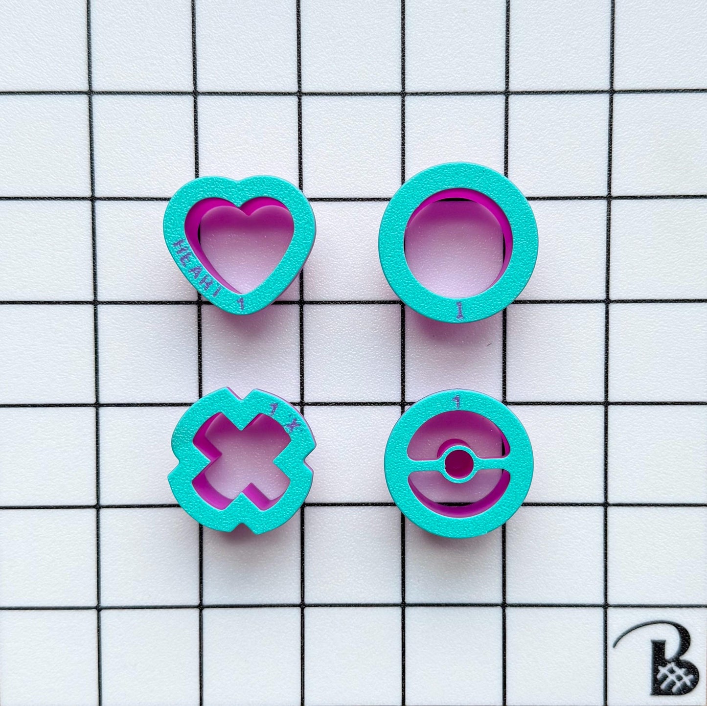Valentine's Day Tic Tac Toe with Micro Cutter Playing Pieces Set
