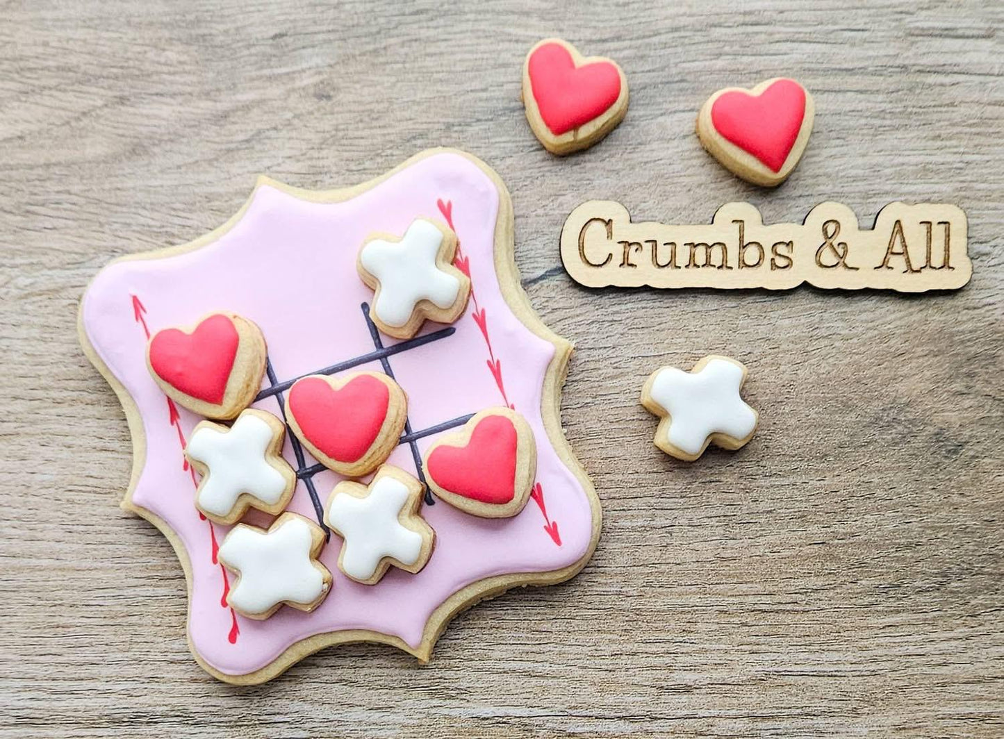 Valentine's Day Tic Tac Toe with Micro Cutter Playing Pieces Set